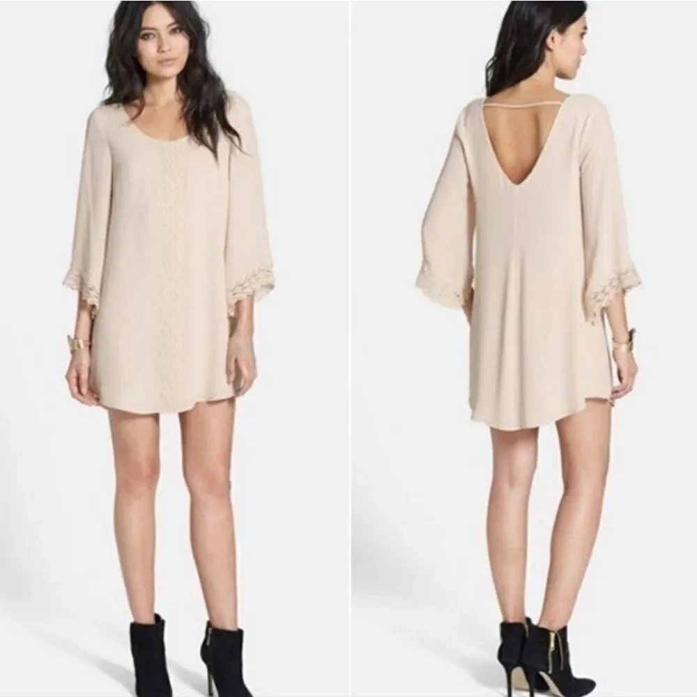 ASTR The Label Cream Scalloped Lace Trim Low Back Shift Mini Dress